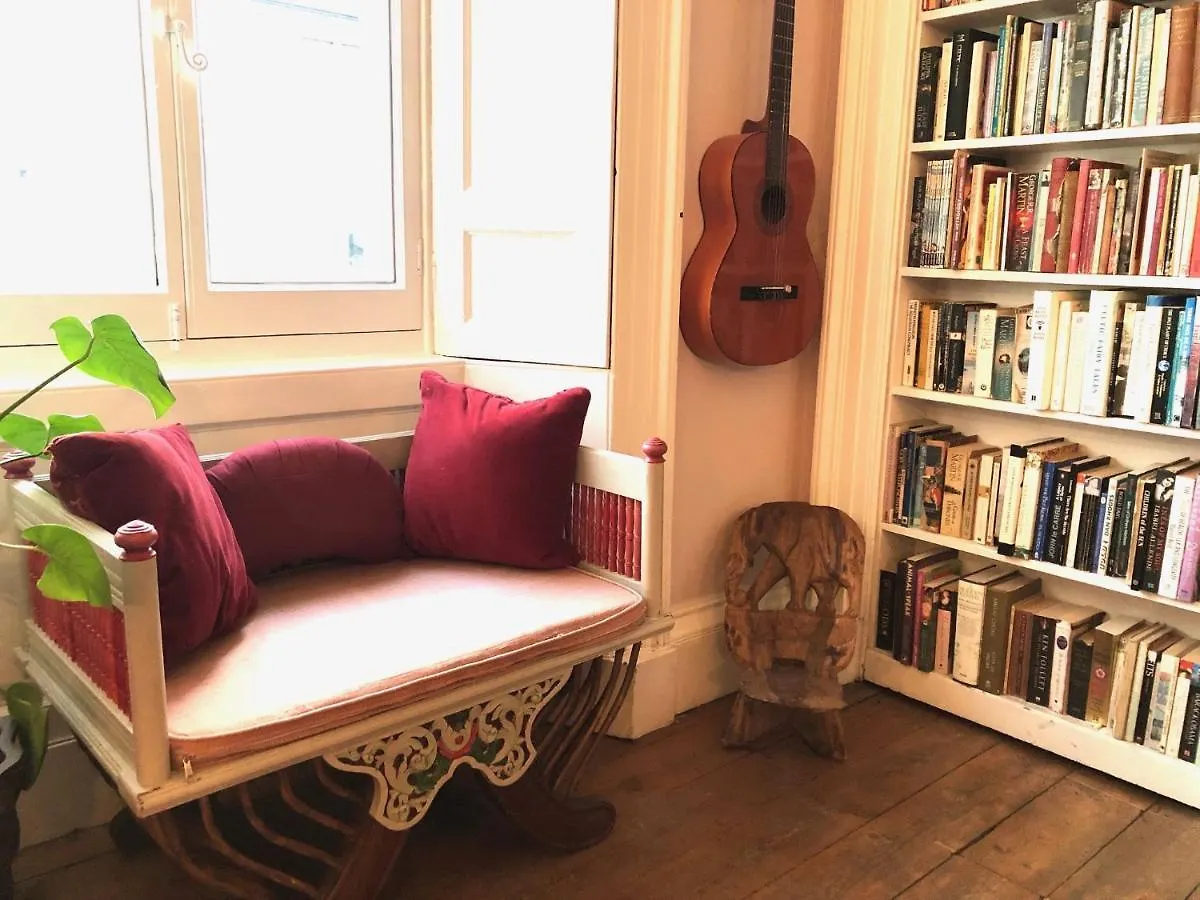 Central Apartment With Parking, Original Art And Antiques Edinburgh 0*,  United Kingdom