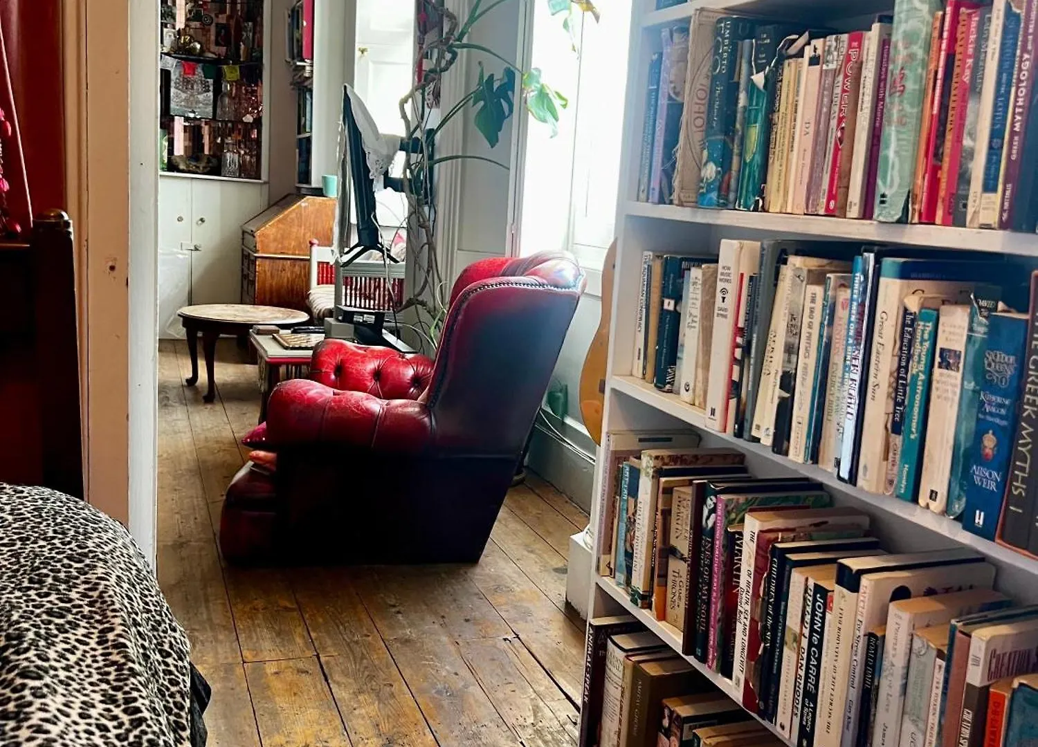 Central Apartment With Parking, Original Art And Antiques Edinburgh