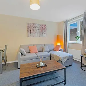 Modern & Spacious 2 Bedroom Serviced Next To Lochend Park - Private Underground Parking & Lift Available - Close To Centre Edinburgh